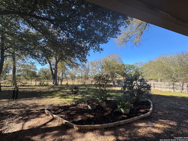 104 Whippoorwill Ct, Boerne, TX 78006