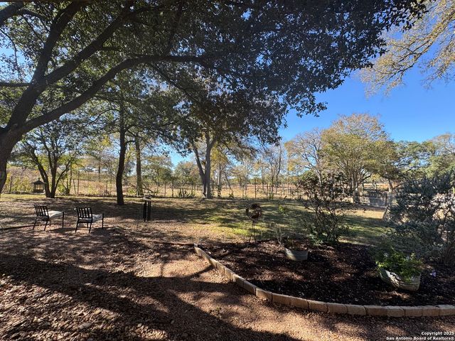 104 Whippoorwill Ct, Boerne, TX 78006