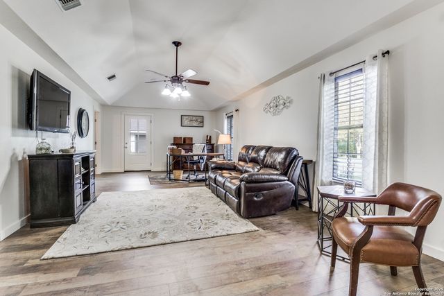 104 Whippoorwill Ct, Boerne, TX 78006