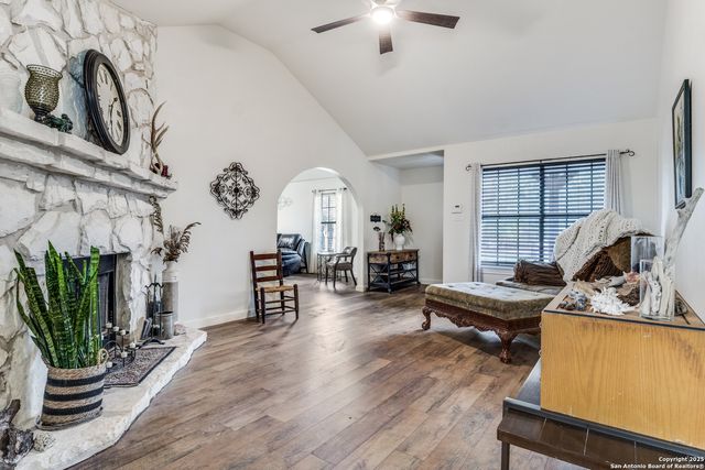 104 Whippoorwill Ct, Boerne, TX 78006