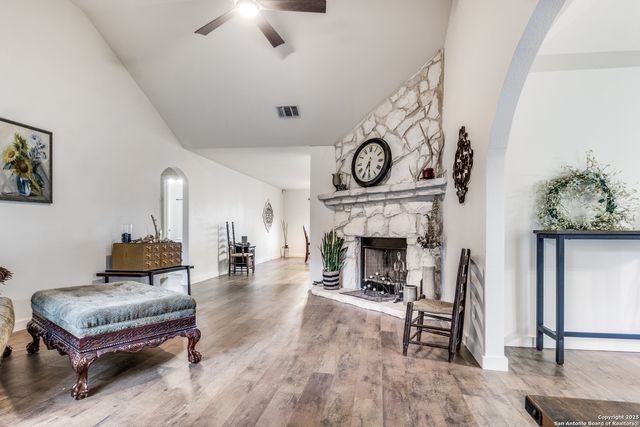 104 Whippoorwill Ct, Boerne, TX 78006