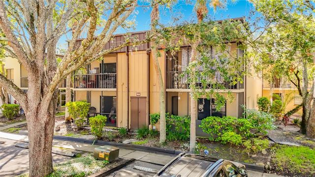 11805 RAINTREE LAKE LN B, Temple Terrace, FL 33617