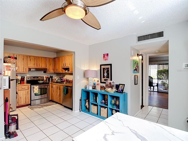 11805 RAINTREE LAKE LN B, Temple Terrace, FL 33617