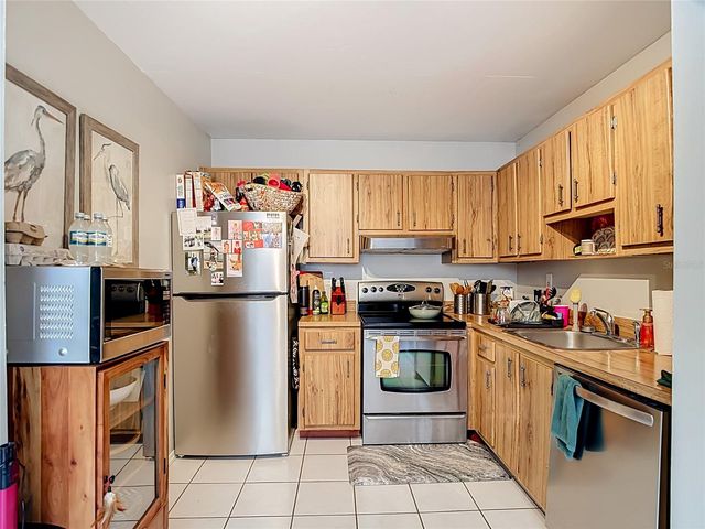 11805 RAINTREE LAKE LN B, Temple Terrace, FL 33617