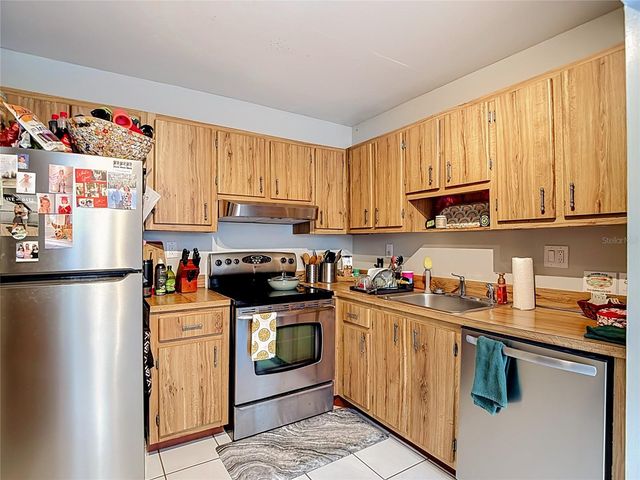 11805 RAINTREE LAKE LN B, Temple Terrace, FL 33617