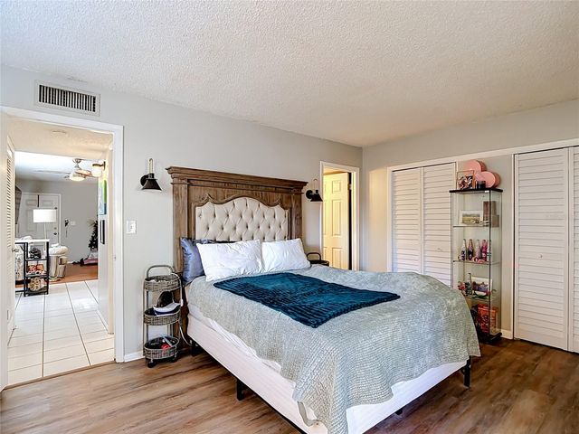 11805 RAINTREE LAKE LN B, Temple Terrace, FL 33617