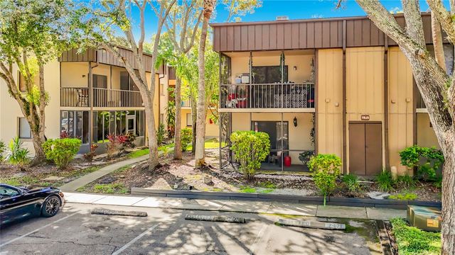 11805 RAINTREE LAKE LN B, Temple Terrace, FL 33617