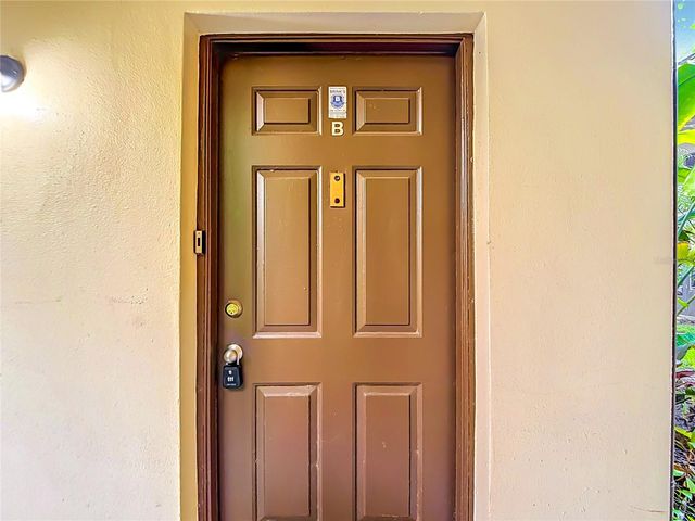 11805 RAINTREE LAKE LN B, Temple Terrace, FL 33617