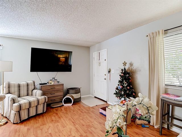 11805 RAINTREE LAKE LN B, Temple Terrace, FL 33617