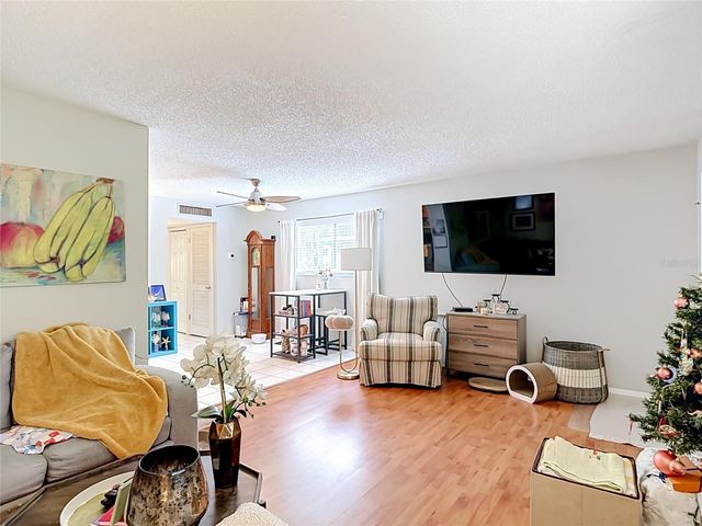 11805 RAINTREE LAKE LN B, Temple Terrace, FL 33617