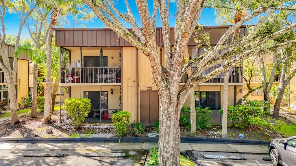 11805 RAINTREE LAKE LN B, Temple Terrace, FL 33617