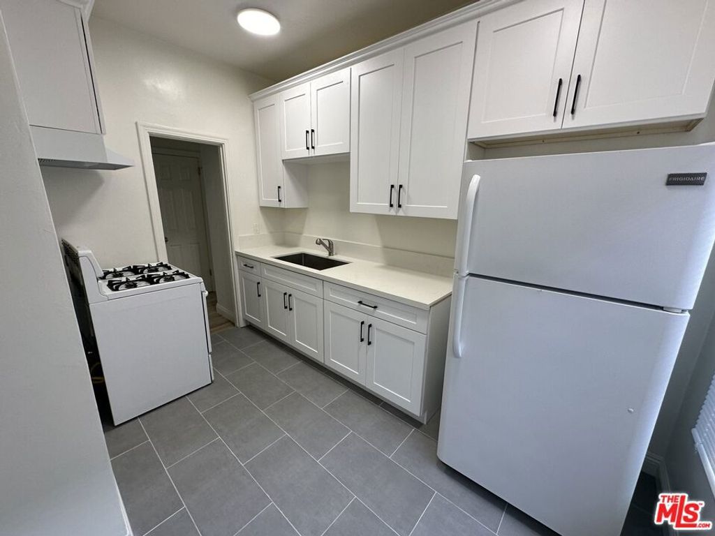 4504 S Hoover Street, Los Angeles, CA 90037 — photo 5