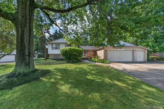 6611 Cottonwood Knoll Court, West Bloomfield Charter Township, MI 48322