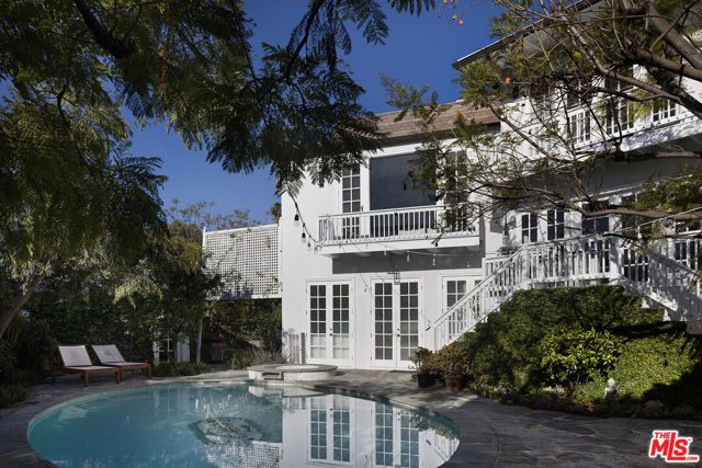 2558 Glendower Avenue, Los Angeles, CA 90027
