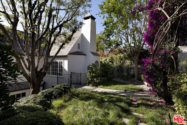 2558 Glendower Avenue, Los Angeles, CA 90027