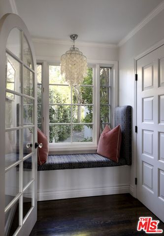 2558 Glendower Avenue, Los Angeles, CA 90027