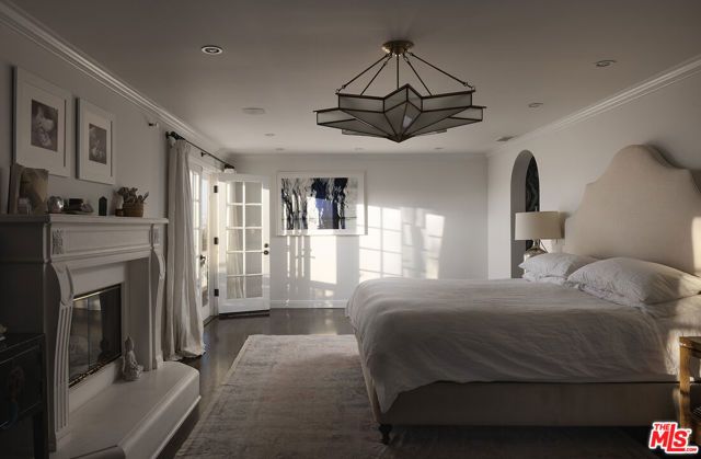 2558 Glendower Avenue, Los Angeles, CA 90027