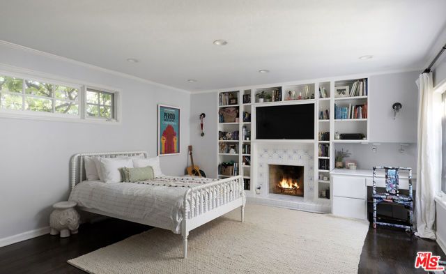 2558 Glendower Avenue, Los Angeles, CA 90027