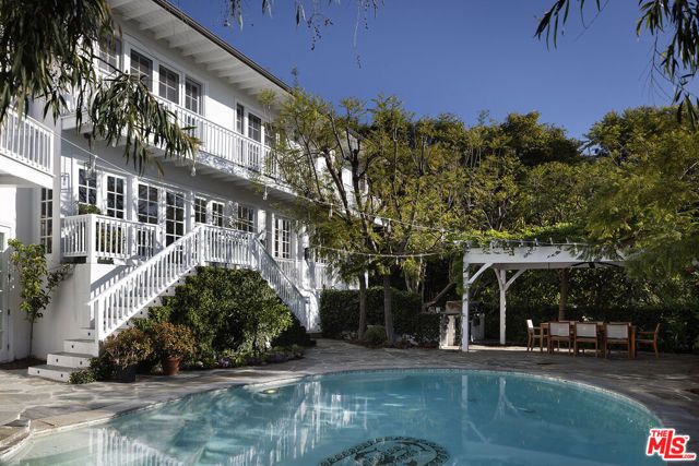 2558 Glendower Avenue, Los Angeles, CA 90027