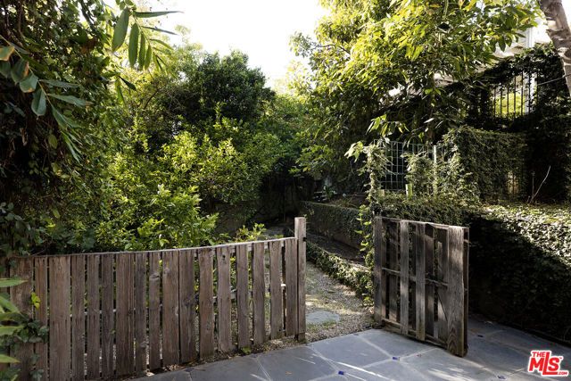 2558 Glendower Avenue, Los Angeles, CA 90027