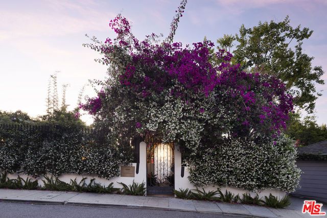 2558 Glendower Avenue, Los Angeles, CA 90027