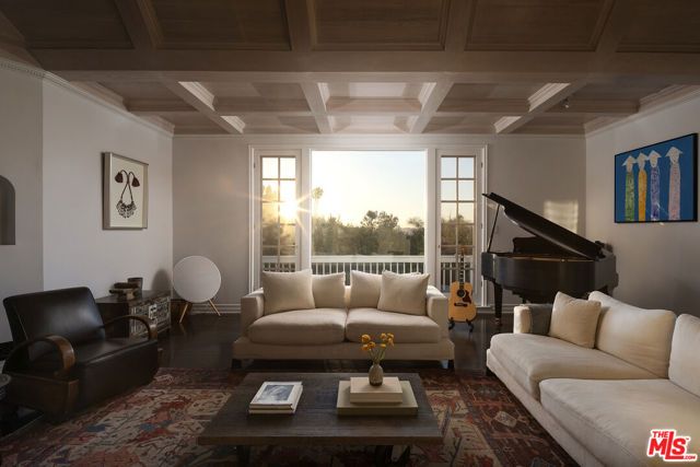 2558 Glendower Avenue, Los Angeles, CA 90027