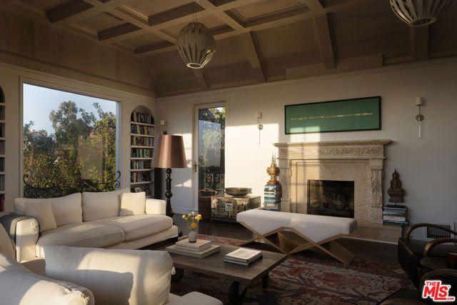2558 Glendower Avenue, Los Angeles, CA 90027
