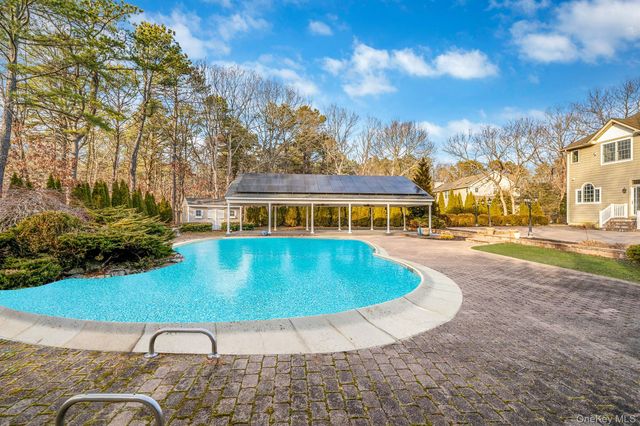 44 E Margin Road, Ridge, NY 11961