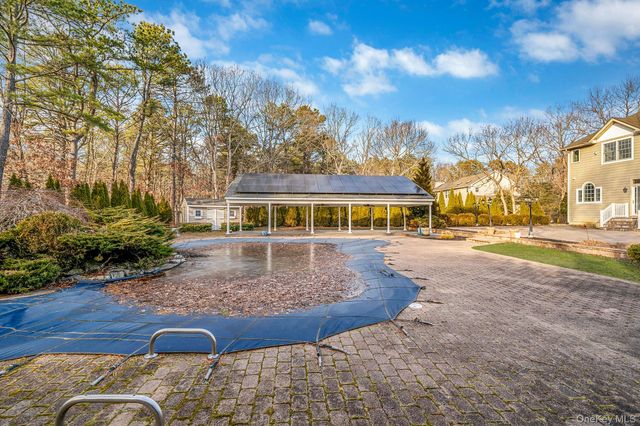 44 E Margin Road, Ridge, NY 11961