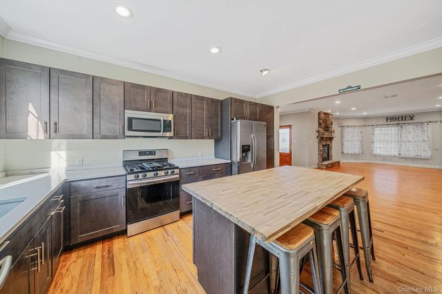 44 E Margin Road, Ridge, NY 11961