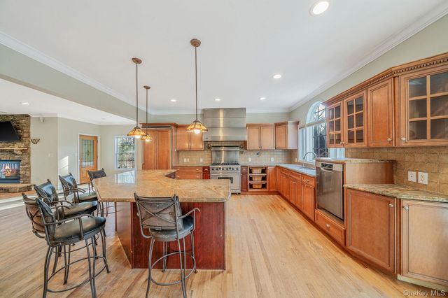 44 E Margin Road, Ridge, NY 11961