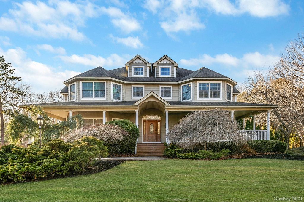 44 E Margin Road, Ridge, NY 11961