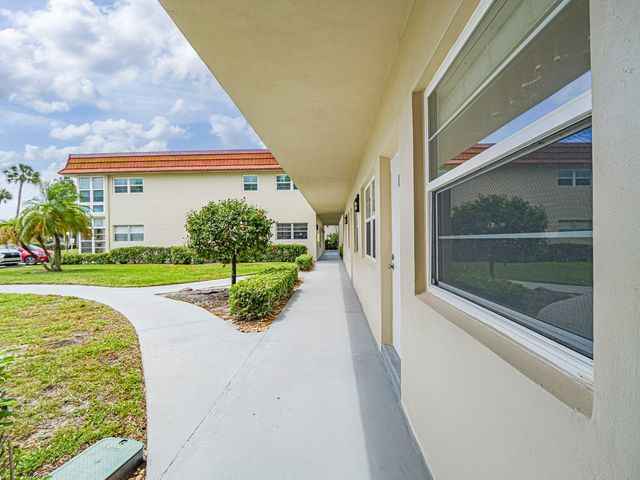 4 Vista Palm Lane 105, Vero Beach, FL 32962