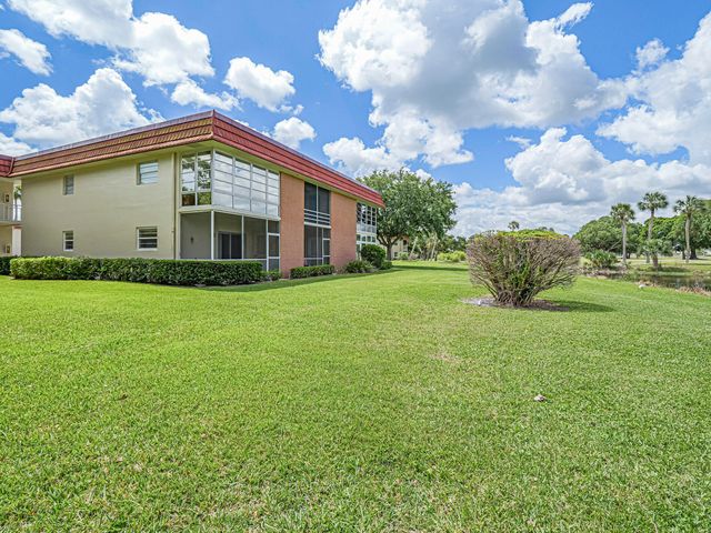 4 Vista Palm Lane 105, Vero Beach, FL 32962