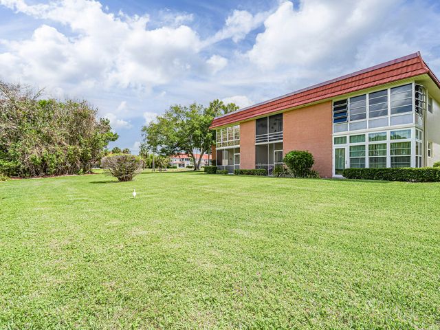 4 Vista Palm Lane 105, Vero Beach, FL 32962