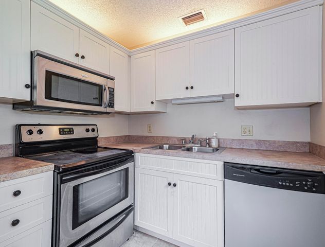 4 Vista Palm Lane 105, Vero Beach, FL 32962