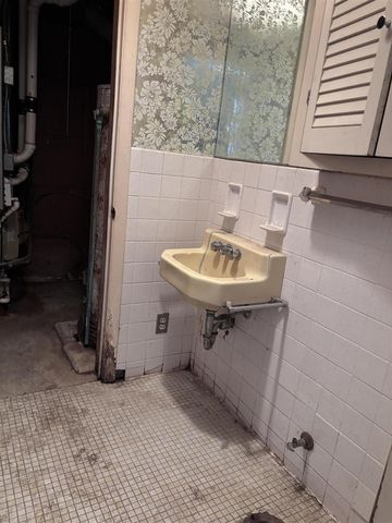 3446 Charing Cross Road, Ann Arbor, MI 48108