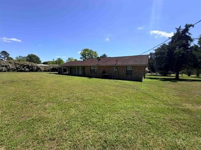 8957 Tejas Ln, Silsbee, TX 77656