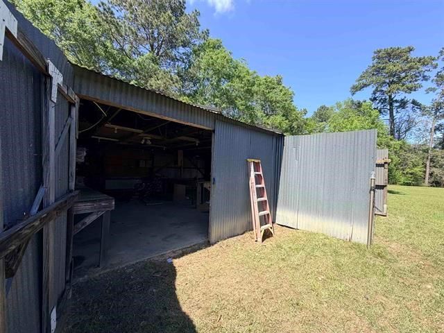 8957 Tejas Ln, Silsbee, TX 77656