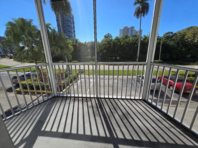 300 Diplomat Pkwy 207, Hallandale Beach, FL 33009