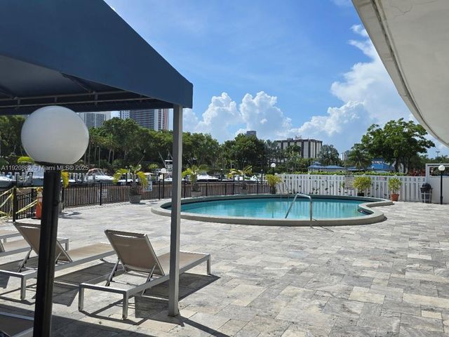 300 Diplomat Pkwy 207, Hallandale Beach, FL 33009