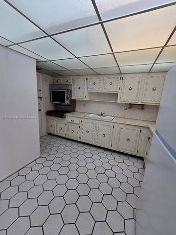 300 Diplomat Pkwy 207, Hallandale Beach, FL 33009