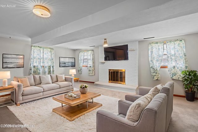 2006 Foxhurst Dr, Louisville, KY 40216