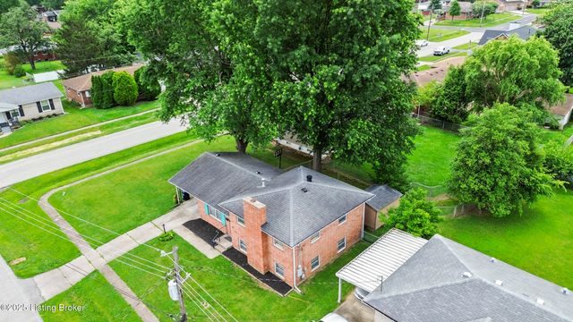 2006 Foxhurst Dr, Louisville, KY 40216