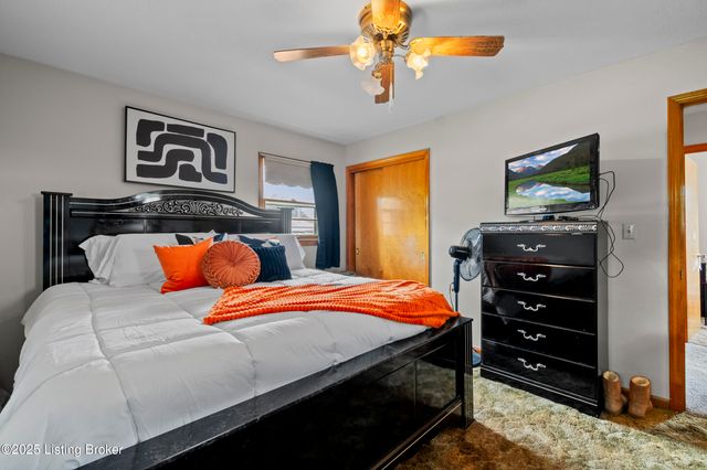 2006 Foxhurst Dr, Louisville, KY 40216