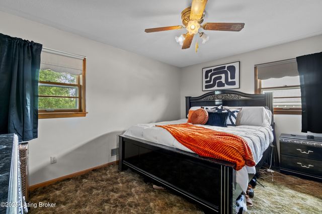 2006 Foxhurst Dr, Louisville, KY 40216