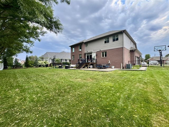 21568 Fort Worth Drive, Macomb, MI 48044