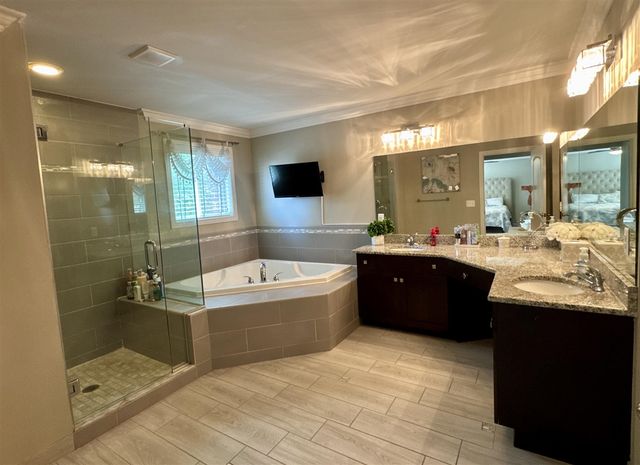 21568 Fort Worth Drive, Macomb, MI 48044