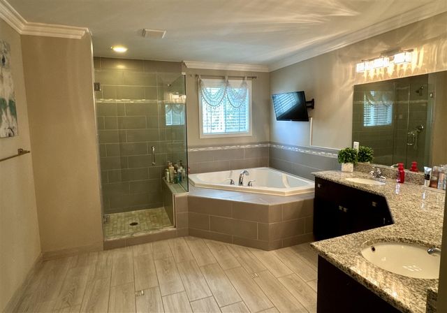 21568 Fort Worth Drive, Macomb, MI 48044