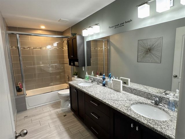 21568 Fort Worth Drive, Macomb, MI 48044